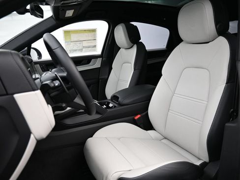 Certified 2026 Porsche Cayenne E-Hybrid Coupe AWD/4WD image 5