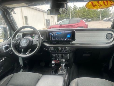 Used 2024 Jeep Wrangler Unlimited AWD/4WD image 13