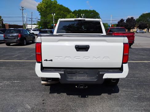 Used 2025 Toyota Tacoma TRD Off-Road AWD/4WD image 7