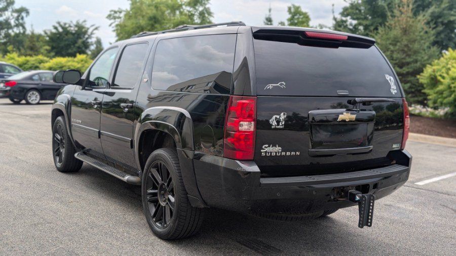 Used 2010 Chevrolet Suburban LT w/ Luxury Package AWD/4WD image 6