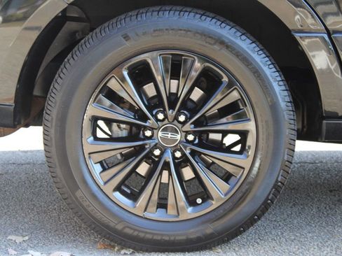 Used 2015 Lincoln Navigator 2WD image 43