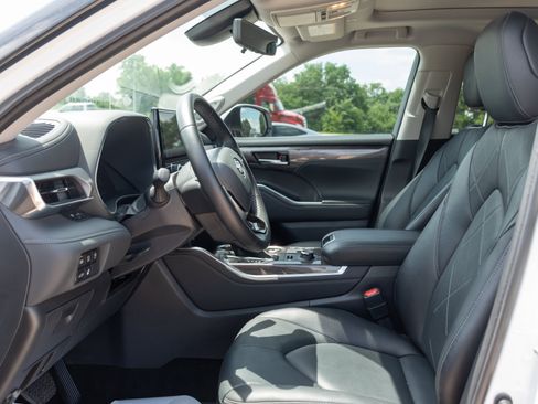 Used 2024 Toyota Highlander Platinum AWD/4WD image 8