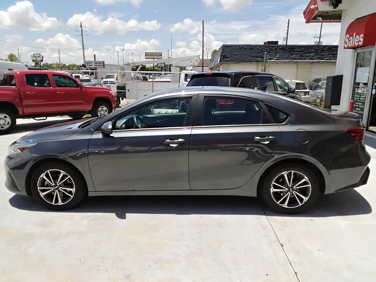 Used 2022 Kia Forte LXS FWD image 4