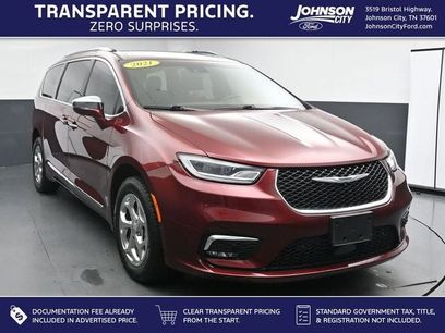 Used 2021 Chrysler Pacifica Limited w/ Uconnect Theater Family Group
