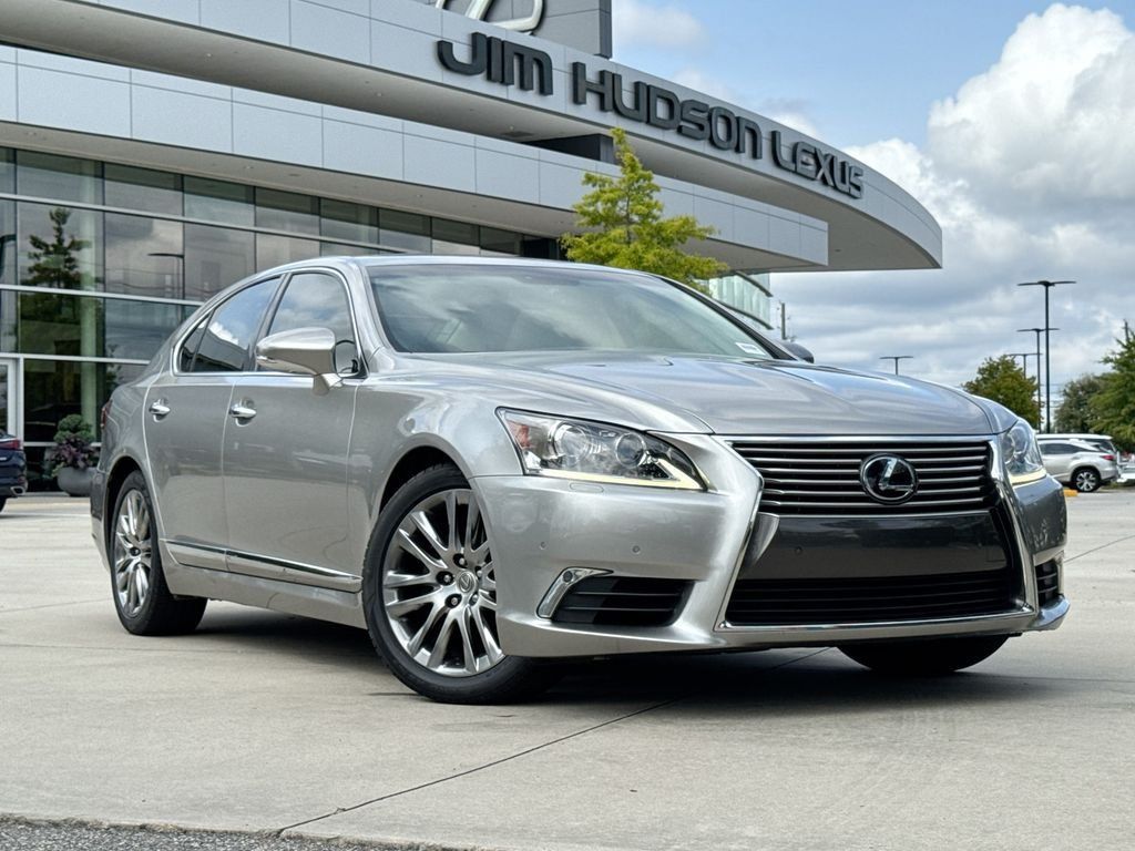 Used 2017 Lexus LS 460 w/ Comfort Package RWD image 2