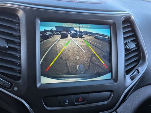 Used 2019 Jeep Cherokee Trailhawk image 29