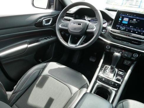 Used 2025 Jeep Compass Trailhawk AWD/4WD image 9