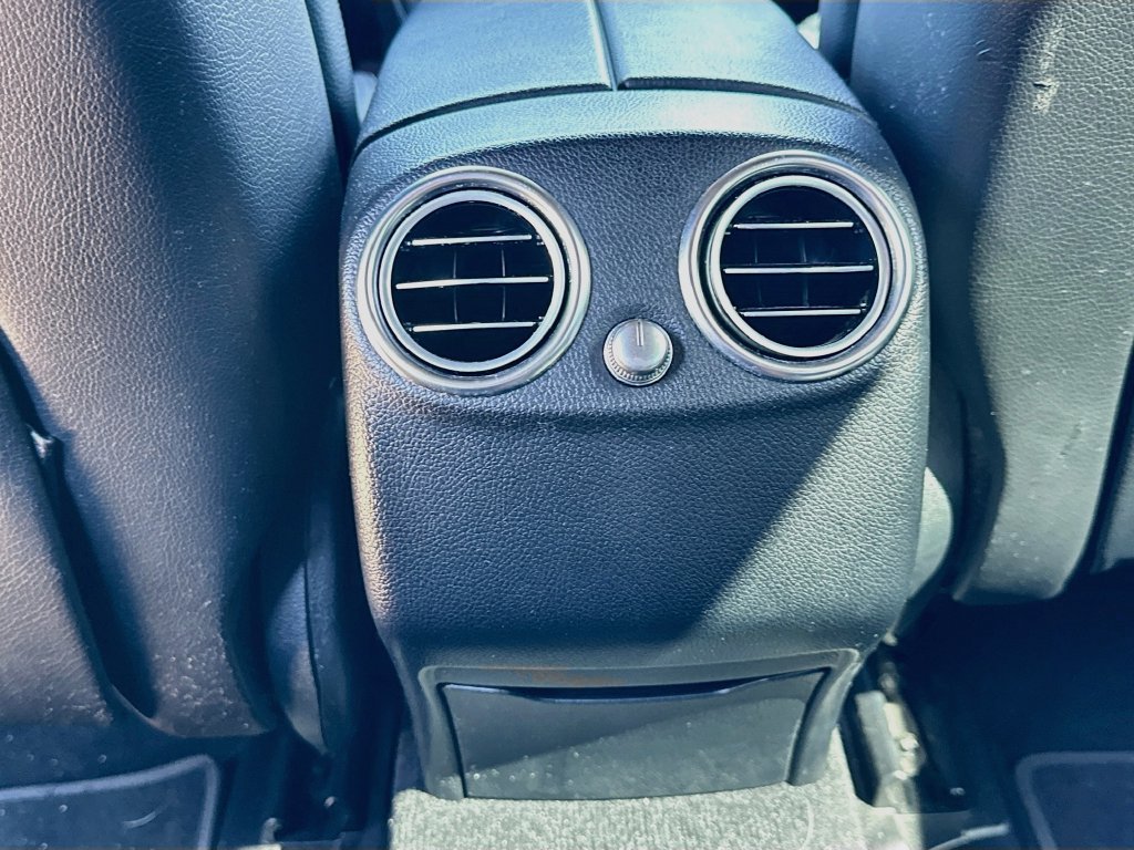 Used 2018 Mercedes-Benz GLC 300 4MATIC image 25