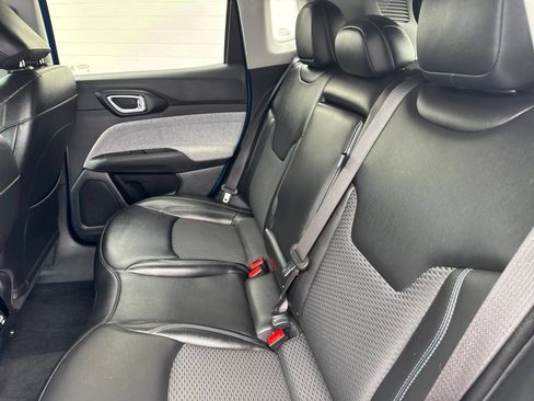 Used 2022 Jeep Compass Latitude FWD image 13