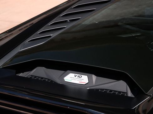 Used 2023 Lamborghini Huracan EVO RWD image 11