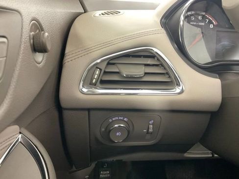 Used 2017 Chevrolet Cruze Premier image 20