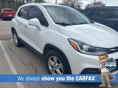Used 2018 Chevrolet Trax LT w/ LT Convenience Package image 2