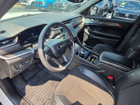 Used 2023 Jeep Grand Cherokee Altitude RWD image 19