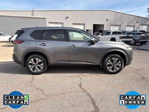 Used 2021 Nissan Rogue SV image 2