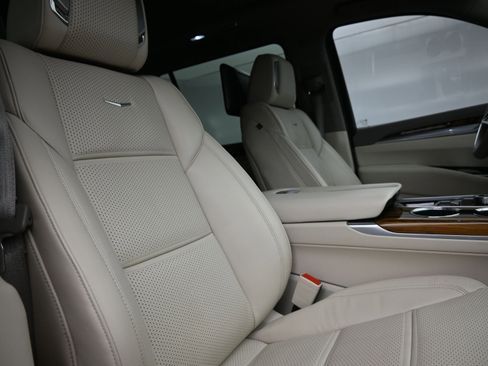 Used 2025 Cadillac Escalade ESV Sport Platinum image 16