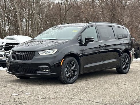 New 2026 Chrysler Pacifica Select image 6
