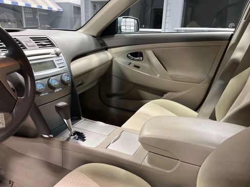 Used 2010 Toyota Camry FWD image 18
