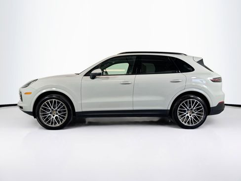 Certified 2023 Porsche Cayenne Platinum Edition image 2
