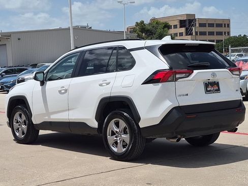 Used 2025 Toyota RAV4 XLE FWD image 4