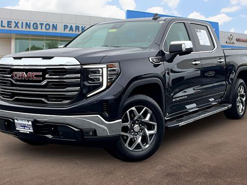Used 2023 GMC Sierra 1500 SLT w/ SLT Premium Package image 11