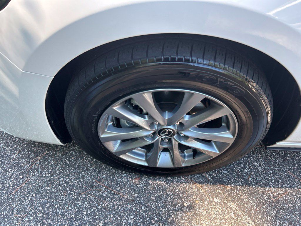 Used 2025 MAZDA MAZDA3 s FWD image 12