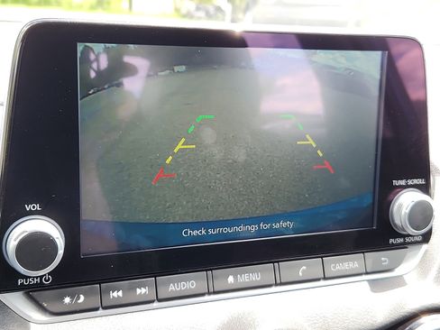 Used 2025 Nissan Sentra SV FWD image 17