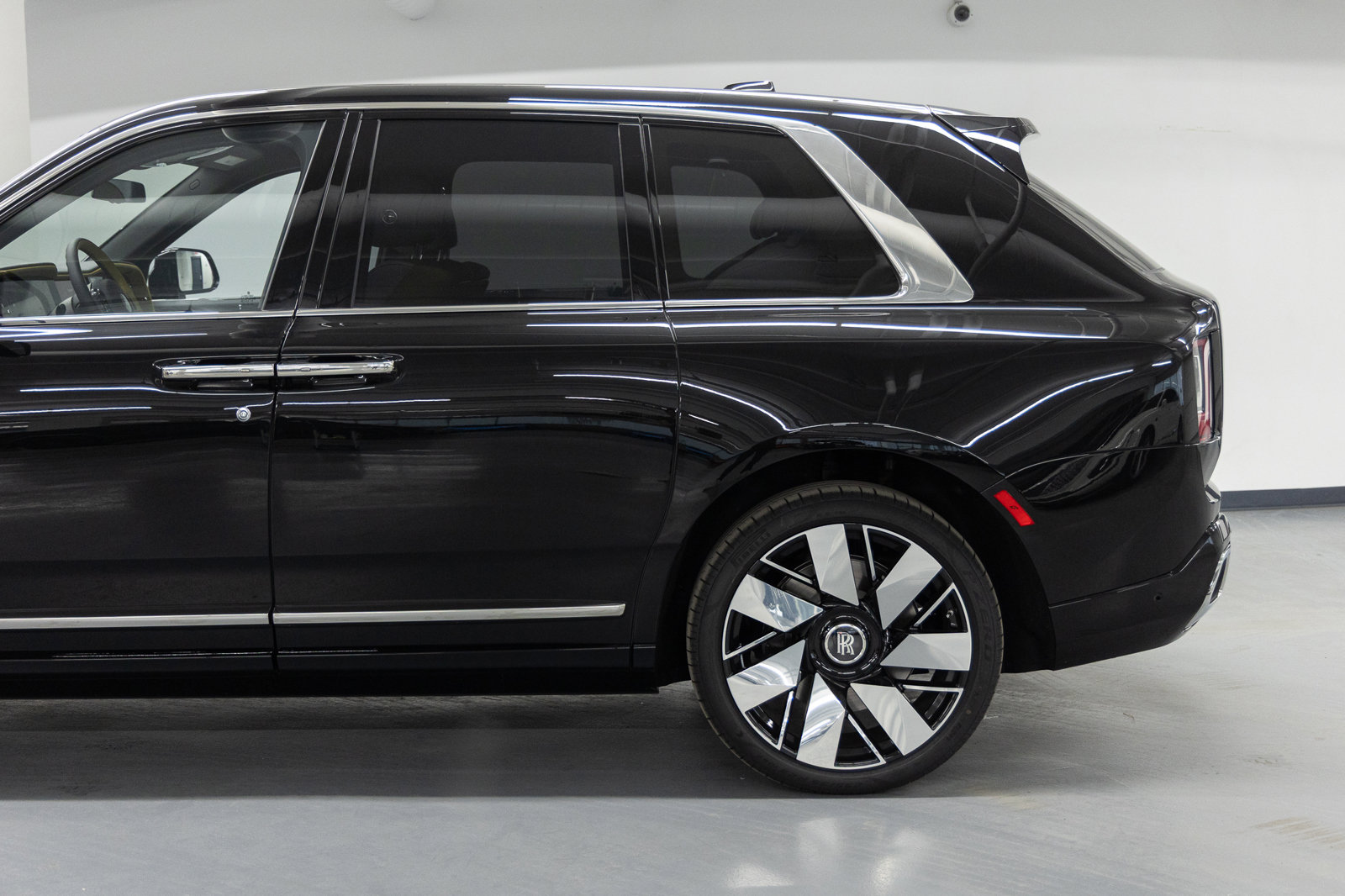New 2026 Rolls-Royce Cullinan AWD/4WD image 4