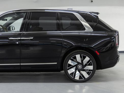 New 2026 Rolls-Royce Cullinan image 4
