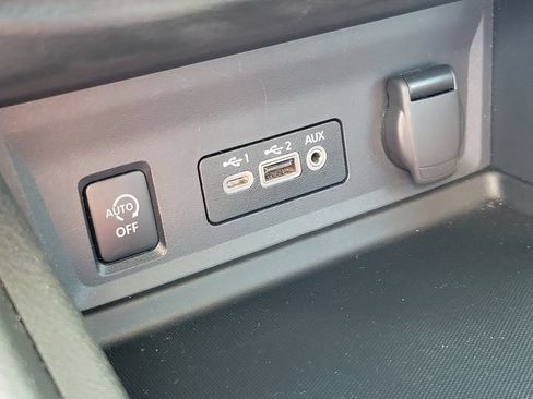 Used 2025 Nissan Sentra SV FWD image 28