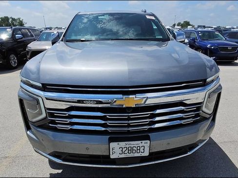 Used 2026 Chevrolet Suburban Premier AWD/4WD image 9