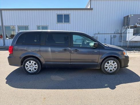Used 2016 Dodge Grand Caravan SE w/ Quick Order Package 29E SE FWD image 4