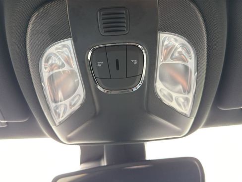 Used 2024 Jeep Compass Limited image 18