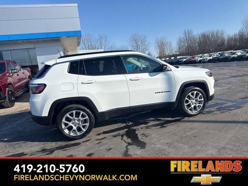 Used 2022 Jeep Compass Latitude image 4