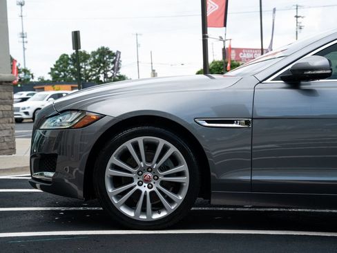 Used 2020 Jaguar XF Premium RWD image 20