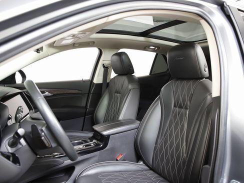 Used 2022 Buick Envision Avenir w/ Technology Package II image 25