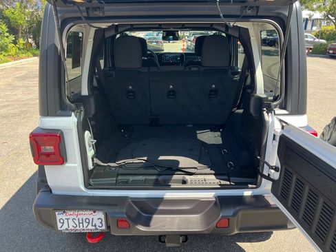 Used 2025 Jeep Wrangler Unlimited Rubicon AWD/4WD image 30