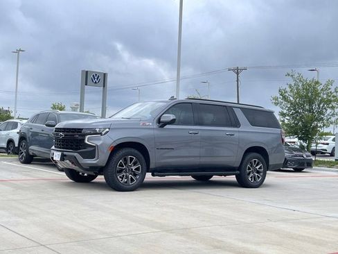 Used 2022 Chevrolet Suburban Z71 AWD/4WD image 2