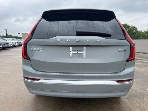 New 2026 Volvo XC90 B6 Plus w/ Protection Package Premier image 6