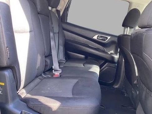Used 2019 Nissan Pathfinder S image 31