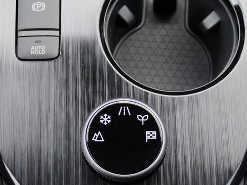 Certified 2025 Nissan Rogue S image 37