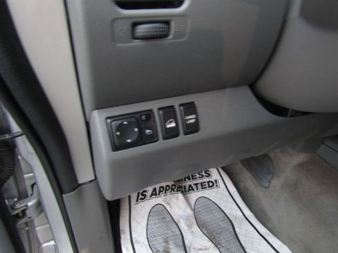 Used 2018 Nissan Frontier SV image 14