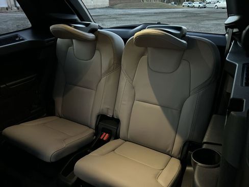 Certified 2025 Volvo XC90 T8 Ultra image 24