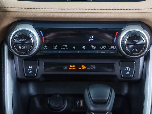 Used 2024 Toyota RAV4 XLE w/ Convenience Package FWD image 21