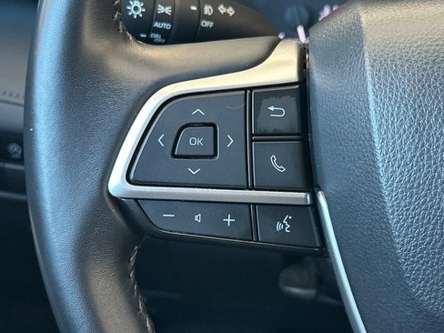 Used 2023 Toyota Highlander LE AWD/4WD image 28