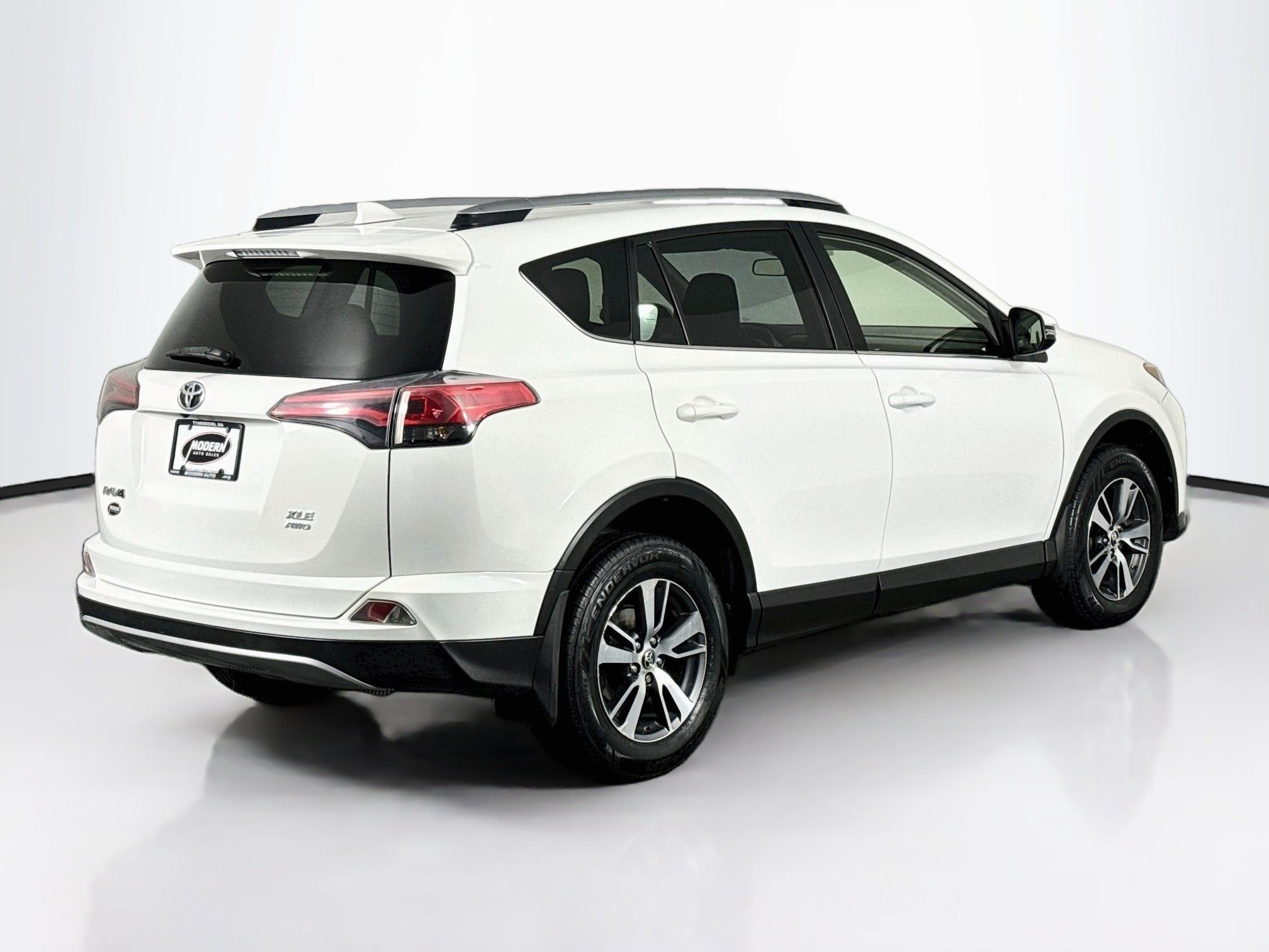 Used 2018 Toyota RAV4 XLE AWD/4WD image 15