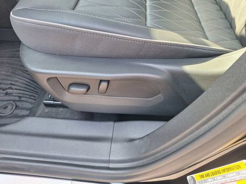 Used 2023 Buick Envision Avenir AWD/4WD image 18