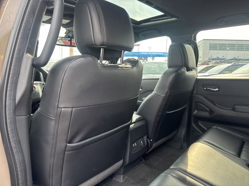 Used 2022 Nissan Frontier PRO-4X w/ Pro-4X Premium Package image 28