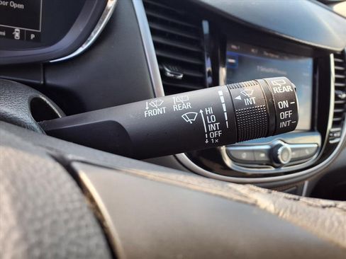 Used 2022 Chevrolet Trax LT w/ LT Convenience Package image 14