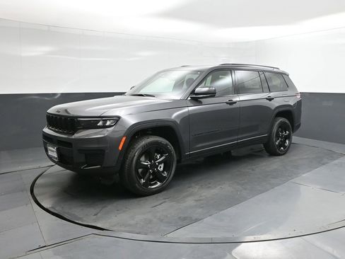 New 2025 Jeep Grand Cherokee L Altitude image 34