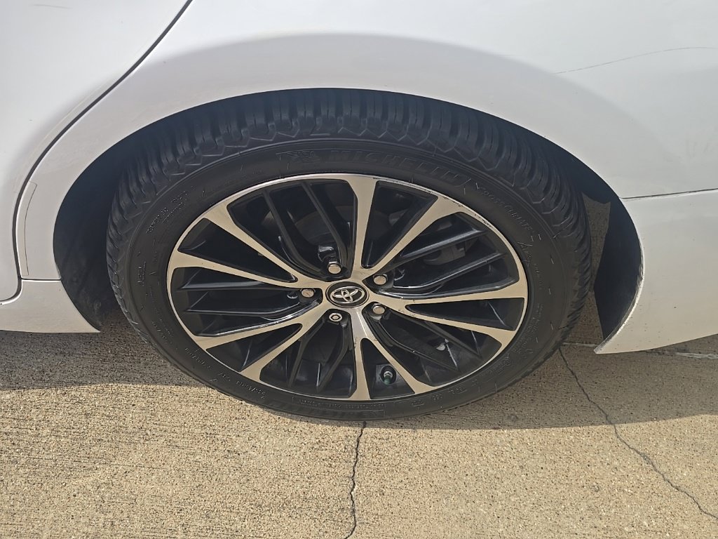 Used 2019 Toyota Camry SE FWD image 11